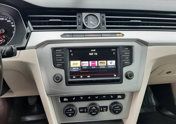 Volkswagen Passat cena 50900 przebieg: 204600, rok produkcji 2015 z Zelów małe 79